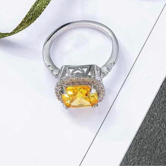 Yellow Cushion Stone Ring - Picture 4 of 4
